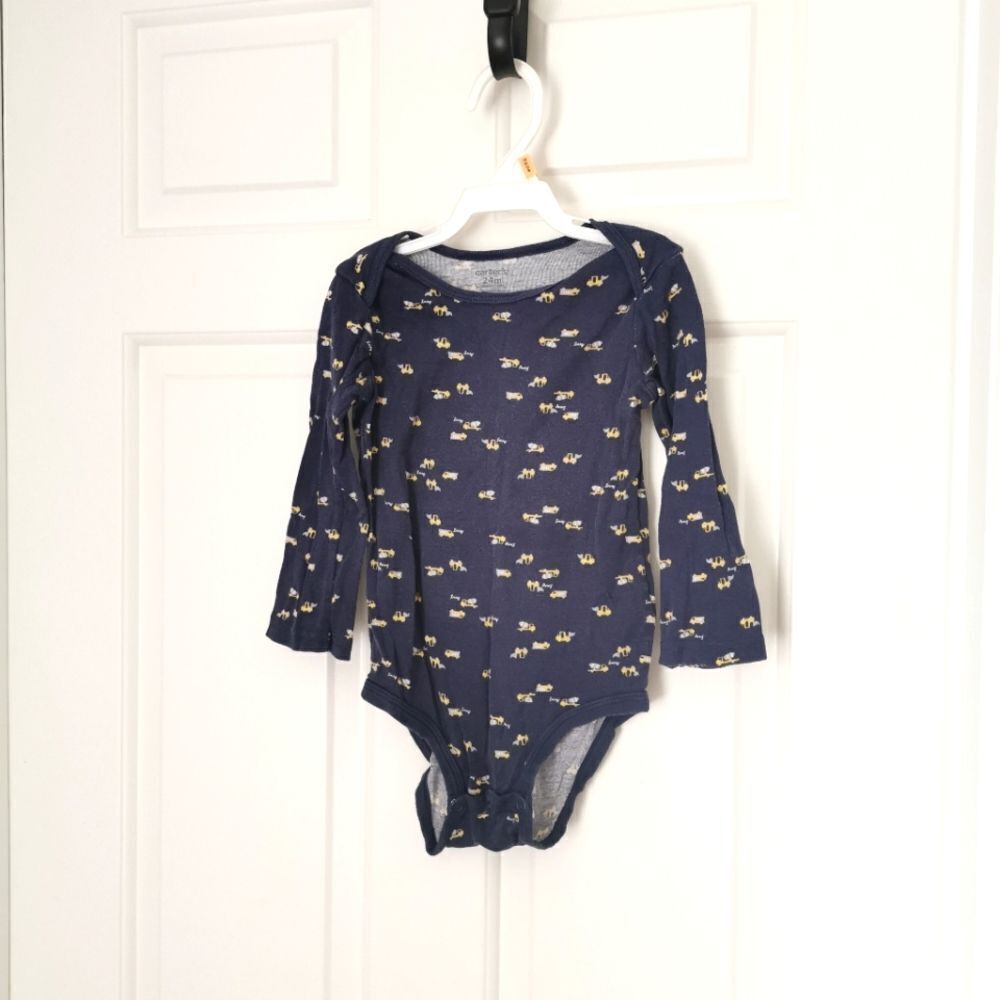 5/$10 Carter's long sleeve onesie size 24 m